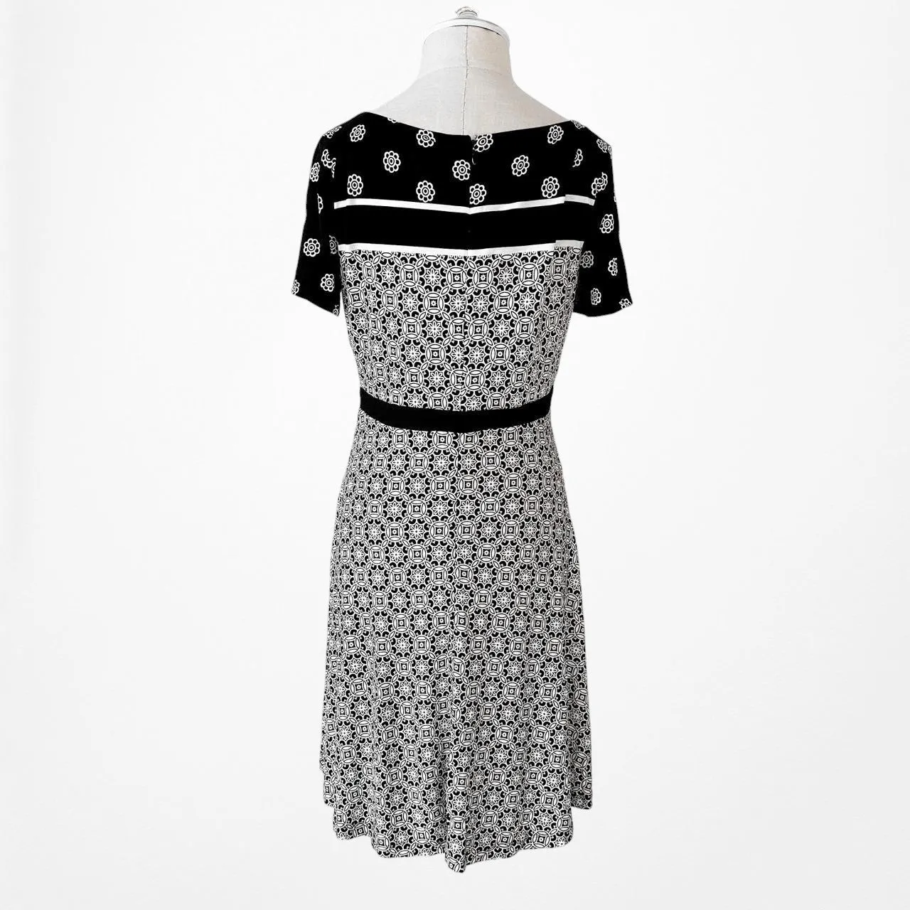 Loft Black White Printed Short Sleeve Knit Fit Flared Knee Length Dress Size M